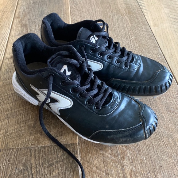 ringor metal pitching cleats